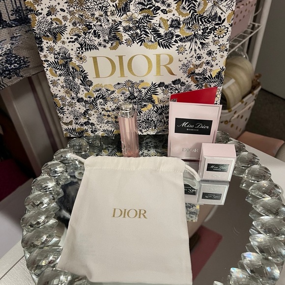 Dior Holiday Box with Full Size Lip Reviver Balm in 001 Pink Plus More - Picture 2 of 4